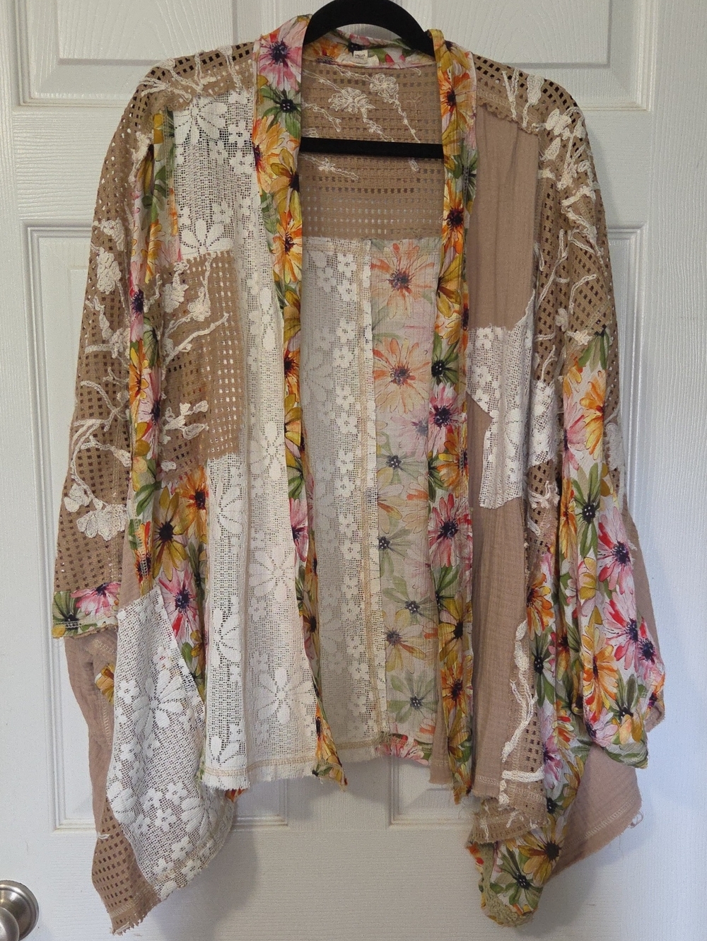 POL Beige Floral Lace Open-Front Tunic Kimono